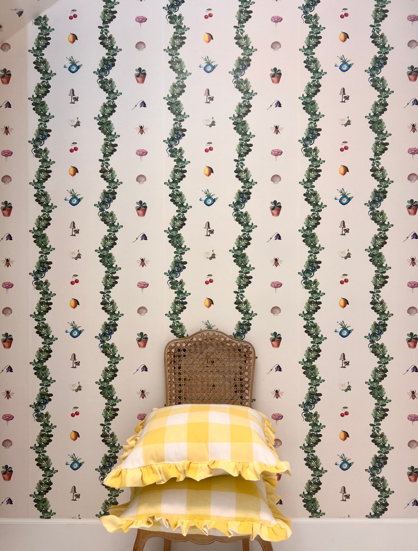 Lemon Paradiso Wallpaper